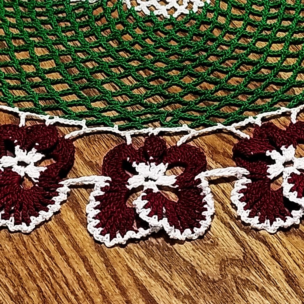 Vintage Style New Hand Crafted 19" Burgundy Pansy Doily - Picture 2 of 4